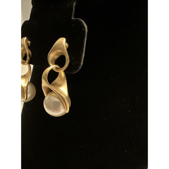 Modernist Earrings Matte Gold Pierced Dangle Stud Faux Pearl Designer Inspired - Picture 5 of 9